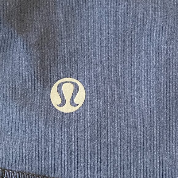 Like new! Lululemon navy tank top with built-in bra / sports bra (size 6) - Picture 3 of 4